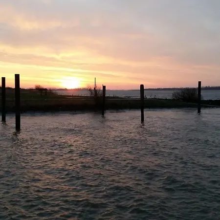 Schoenes 2-zi. App. 55 Qm - Voll Moebliert - Citynah *